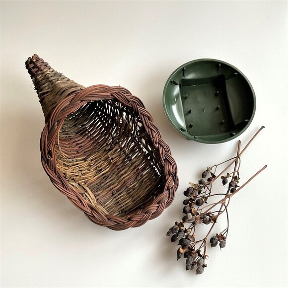 CORNUCOPIA BASKET FALL DÉCOR DIY LIKE NEW - Picture 2 of 14